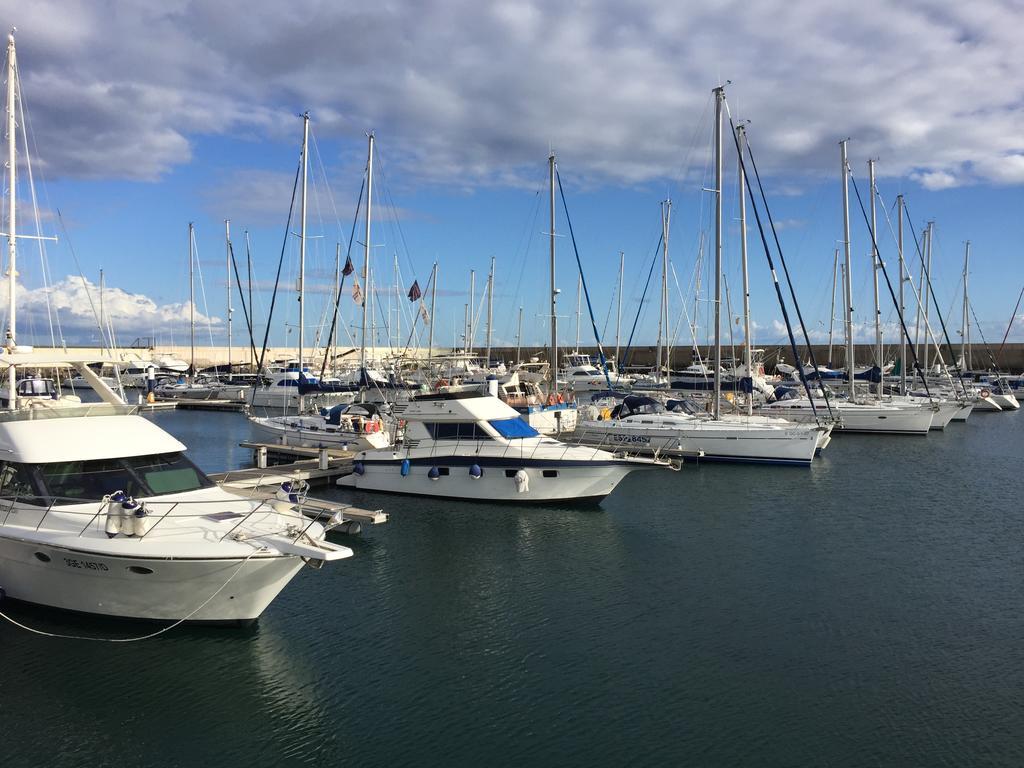 Отель Puerto Calero Boat Экстерьер фото